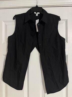 Sleeveless Black Button-Front Shirt